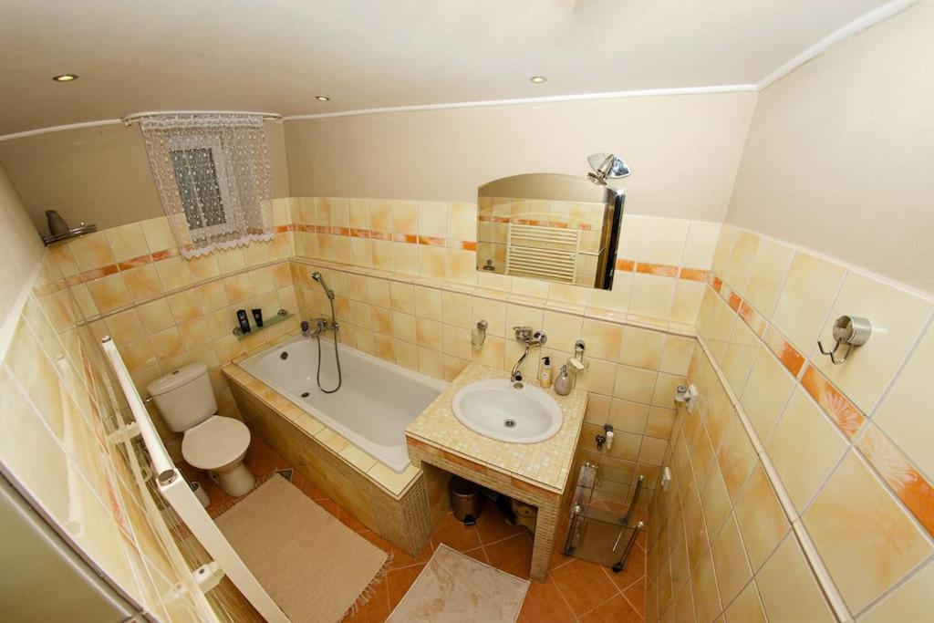 Zlty Domcek - Apartman Svabovce Ngoại thất bức ảnh